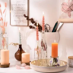 Depot Melange De Fleurs Sechees Et De Fleurs A Tige, Presse